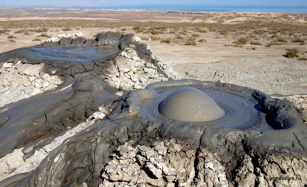 Грязевые вулканы / Mud volcanoes