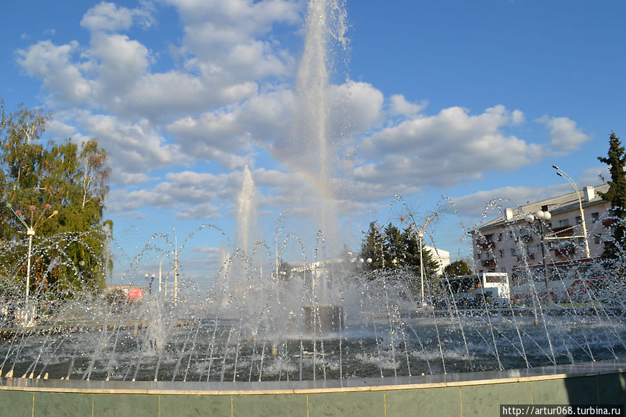 фонтан на привокзальной площади. Приветливо встречает гостей города)) Тамбов, Россия