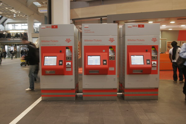 Автоматы для продажи билетов на Oslo S Берген, Норвегия