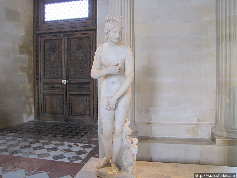 Афродита, Греческая богиня любви. Париж, Франция