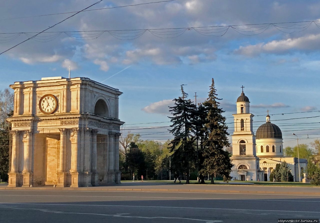 Триумфальная Арка Кишинёв, Молдова