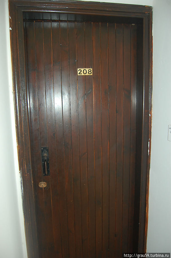 Дверь в номер Ларнака, Кипр