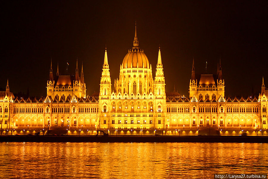Парламент. Количество депутатов венгерского парламента с 2013 г. будет сокращено с 386 до 199. Будапешт, Венгрия