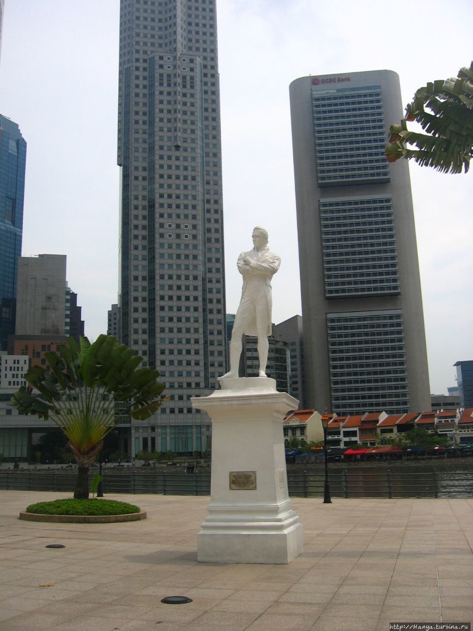 Памятник основателю Синга