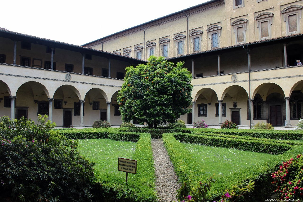 Дворик библиотеки Лауренциана. Флоренция, Италия