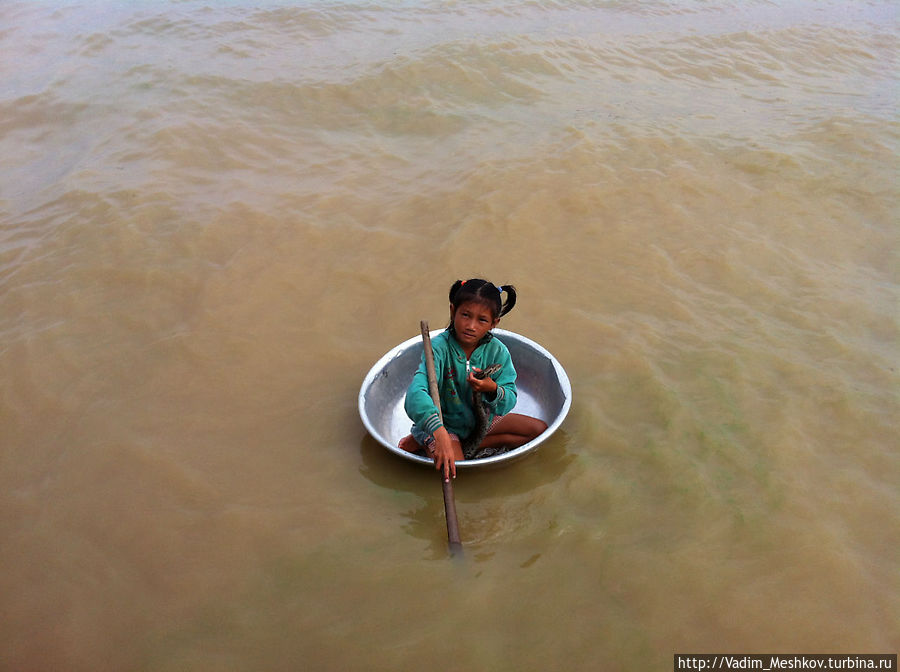 Девочка на тазе