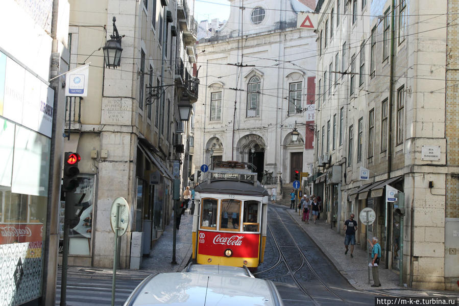 Желтый трамвайчик — символ Лиссабона Лиссабон, Португалия