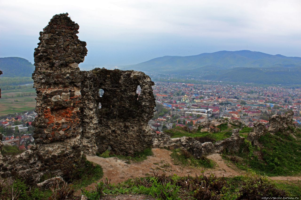 Закарпатский Хуст со 140-метровой высоты руин замка
