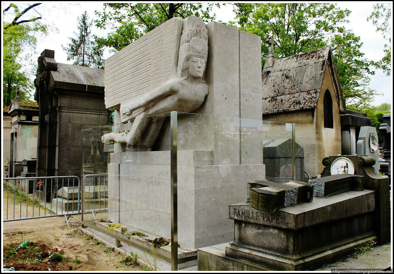 Памятник Оскару Уайльду на кладбище Пер-Лошез / Oscar Wilde Memorial — Cimetière du Père-Lachaise