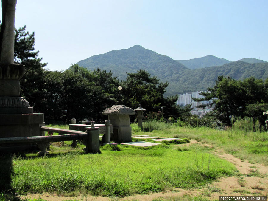 Парк на территории Храма. Пусан, Республика Корея