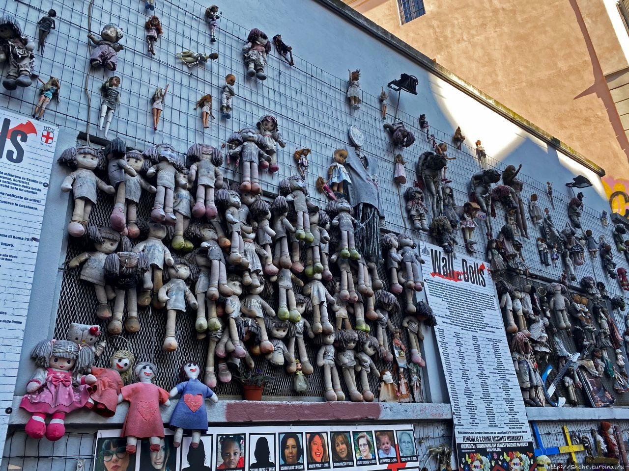 Стена кукол Милан, Италия