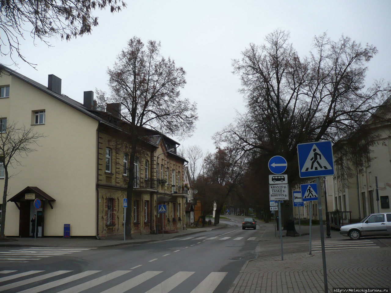 Прогулка по Караимской улице Тракай, Литва