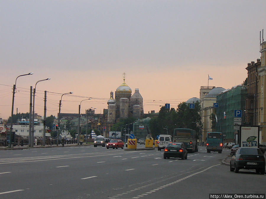 На набережной Лейтенанта Шмидта.