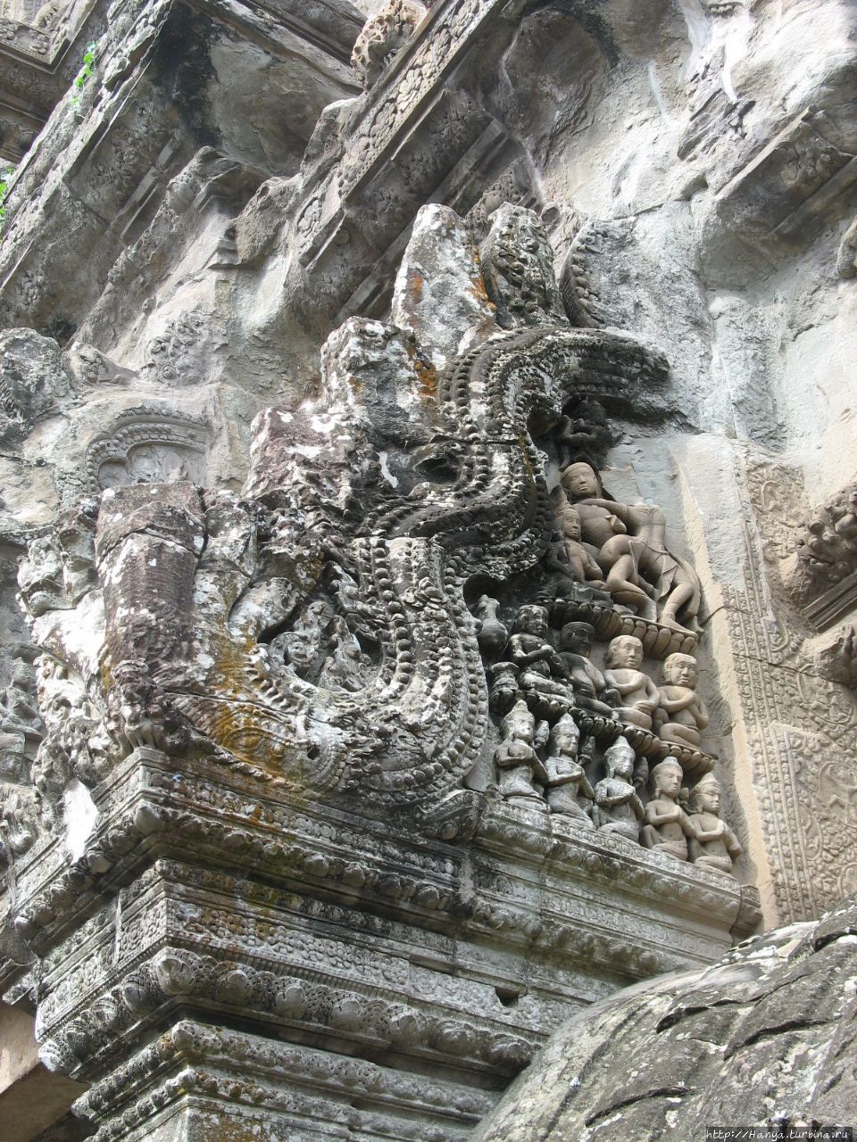 о камню в Ангкор Вате