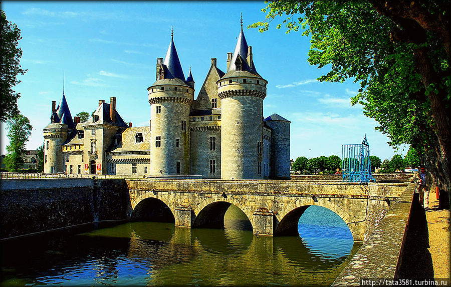 Замок Сюлли-сюр-Луар - всемирное наследие Юнеско