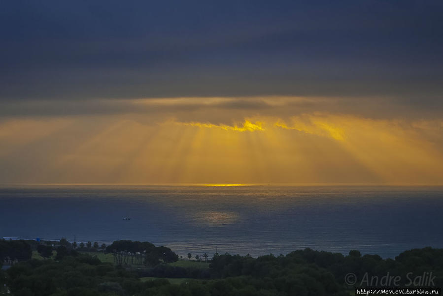Рассвет над морем Ситжес, Испания