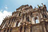 Руины собора Святого Павла. Сохранилась только фасадная стена с барельефами.