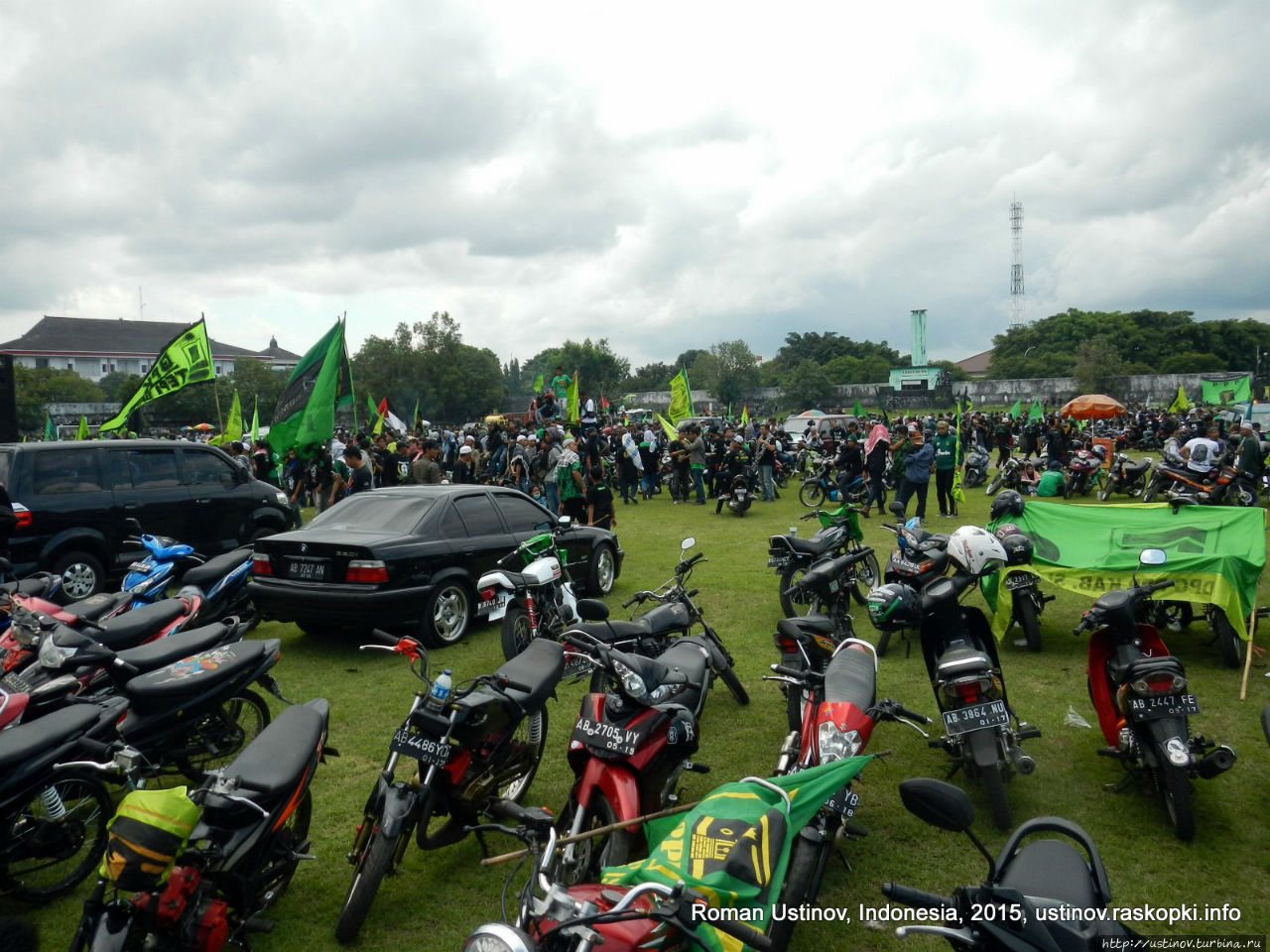 Радикально-исламский мото-день космонавтики в Джокьякарте Джокьякарта, Индонезия