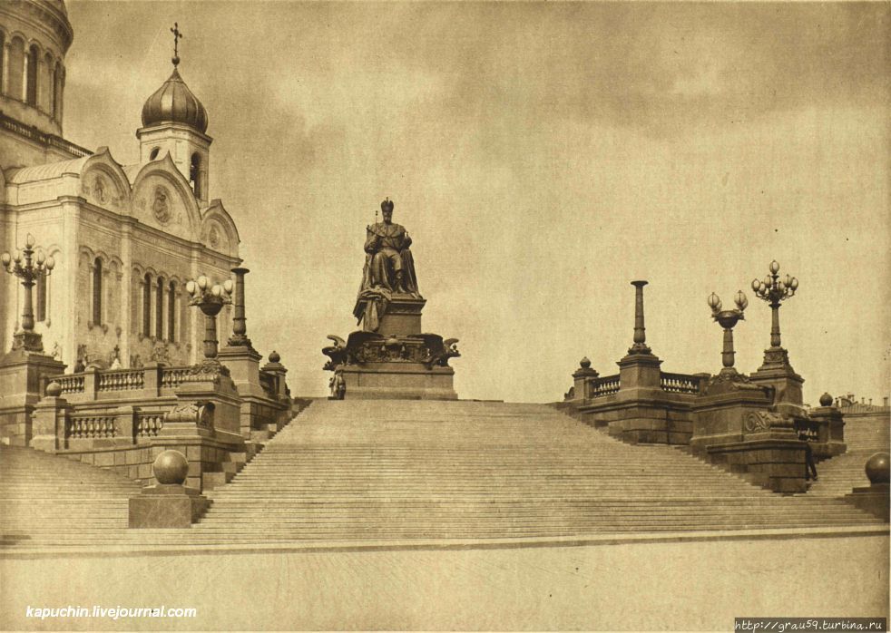 Памятник российскому императору Александру III на Пречистенской набережной (из Интернета) Москва, Россия