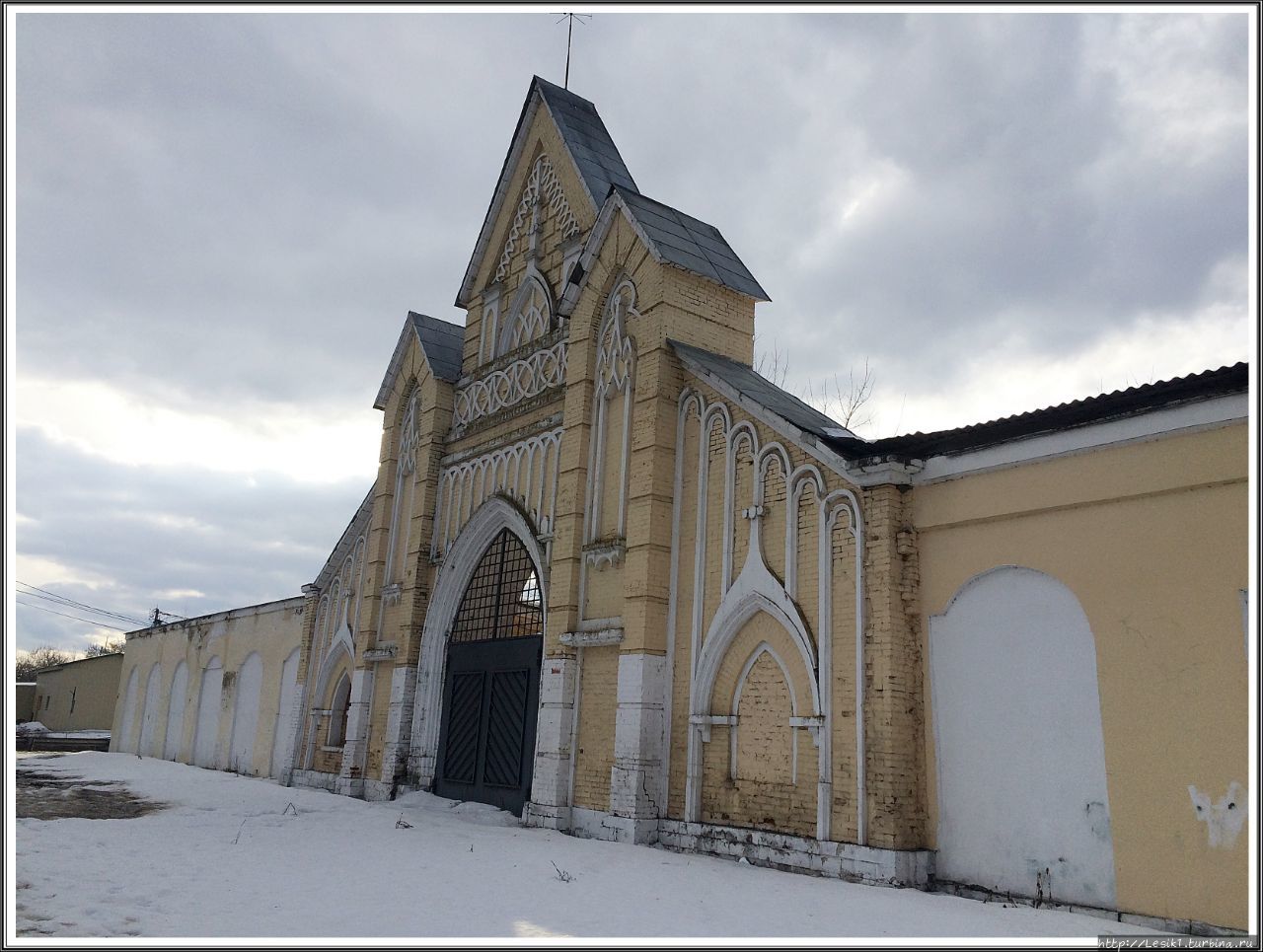 Дубровицы. Необыкновенная церковь и несостоявшийся замок Дубровицы, Россия
