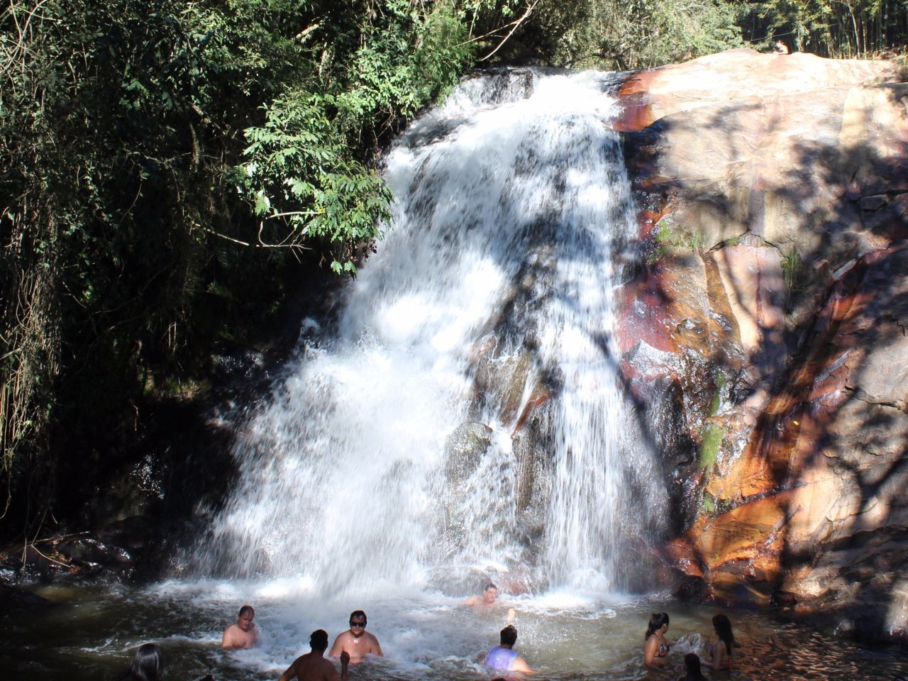 Водопад Лажеаду Санту-Антониу-ду-Пиньял, Бразилия
