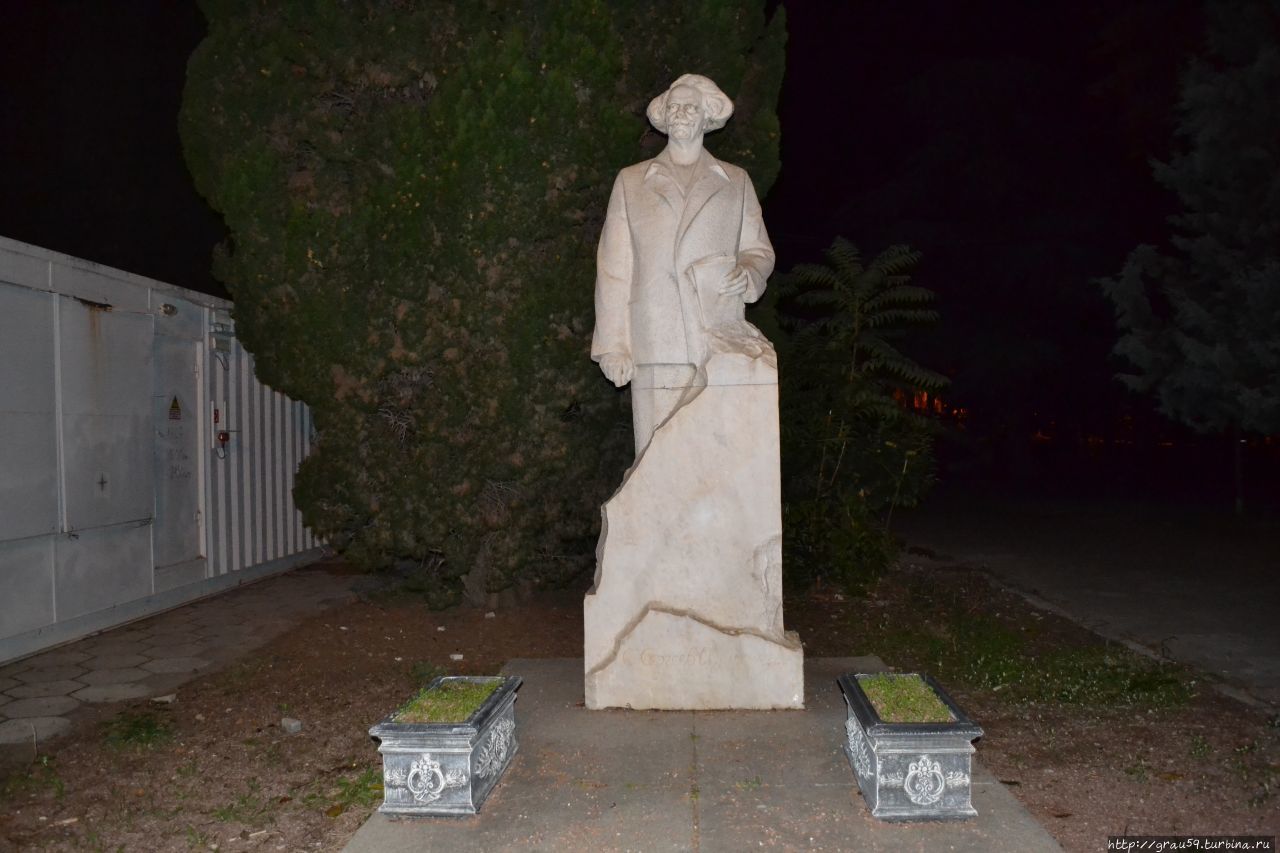 Памятник Сергееву-Ценскому / Monument To Sergeyev-Tsensky