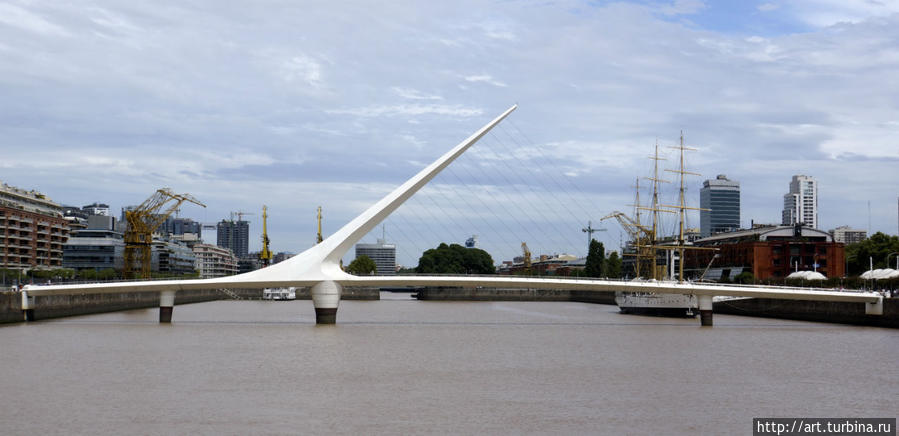 Лебединая песня района Puerto Madero — знаменитый Puente de la Mujer — мост женщины Буэнос-Айрес, Аргентина