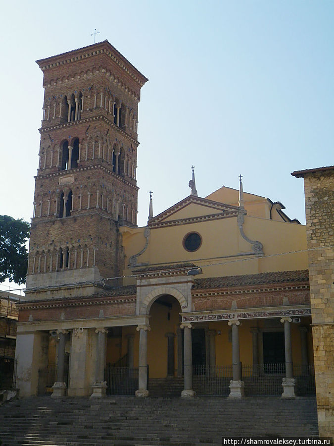 Собор святого Кесария Террачина, Италия