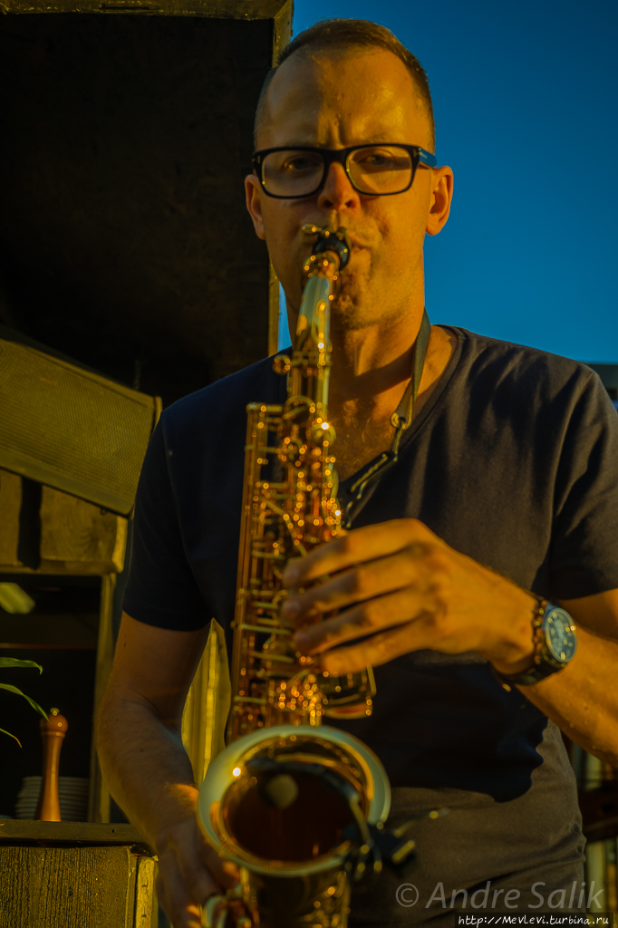 Талантливый саксафонист Рига, Латвия