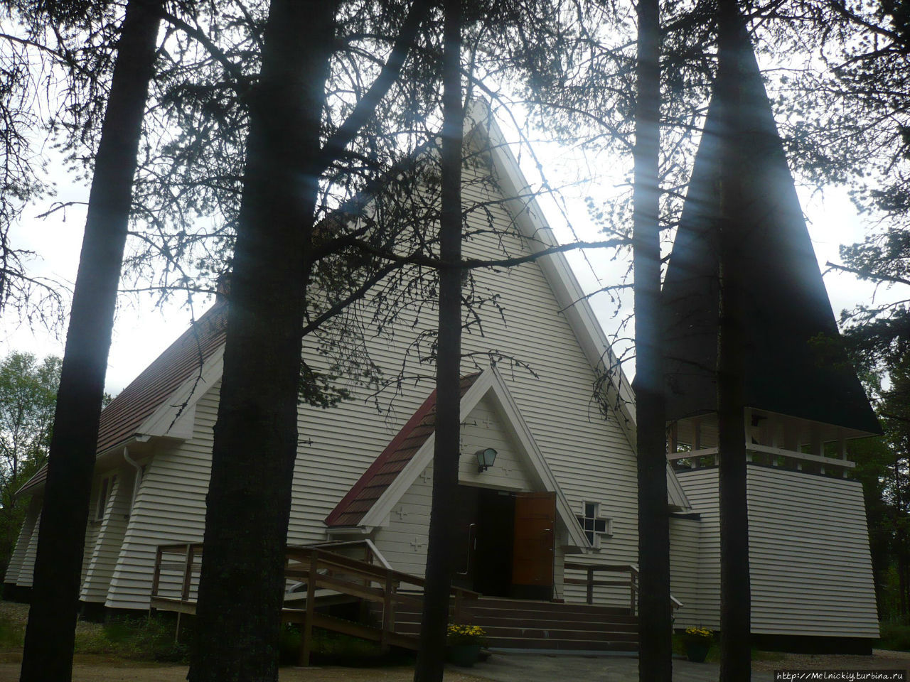 Лютеранская кирха Инари / Inarin saamelaiskirkko