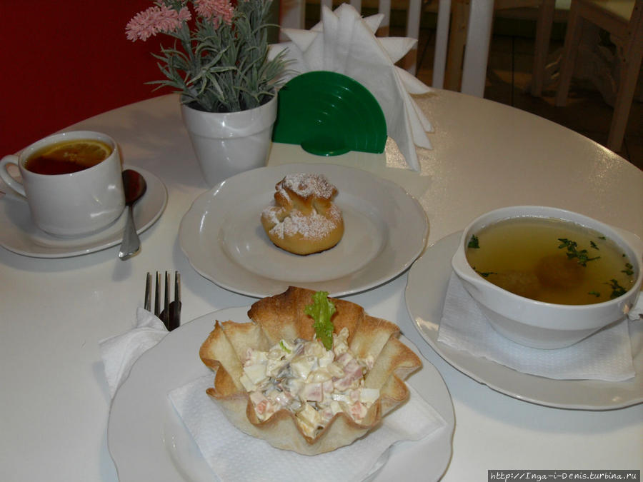 Бульон с фрикадельками, салат оливье, яблочный мешочек и чай с лимоном — 140 рублей Казань, Россия