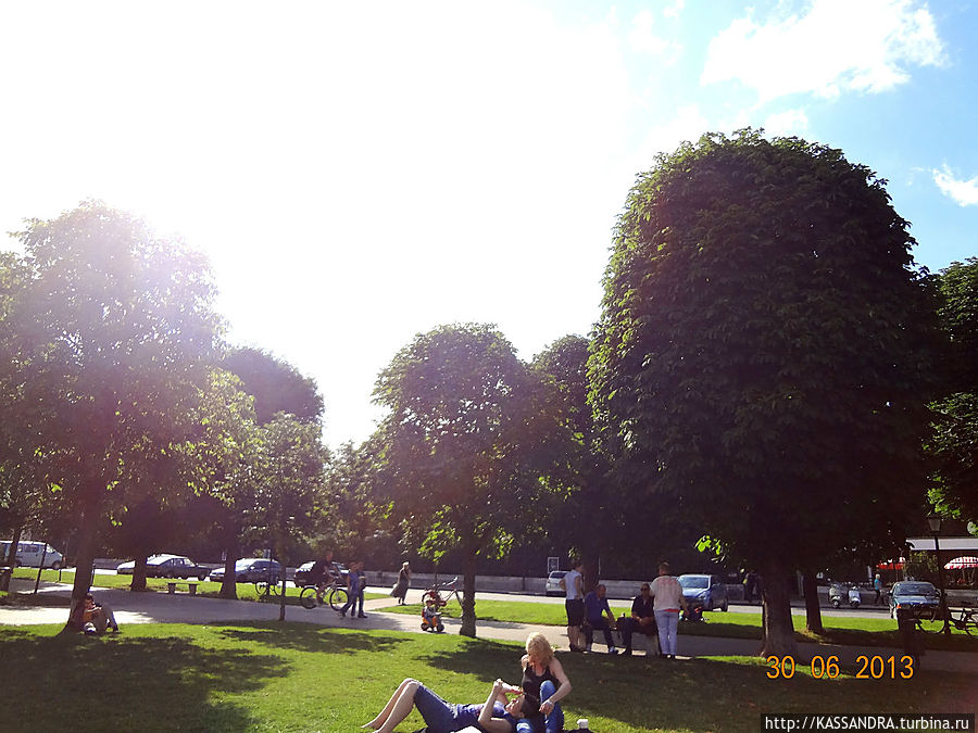 Воскресный день на площади Хельденплатц Вена, Австрия