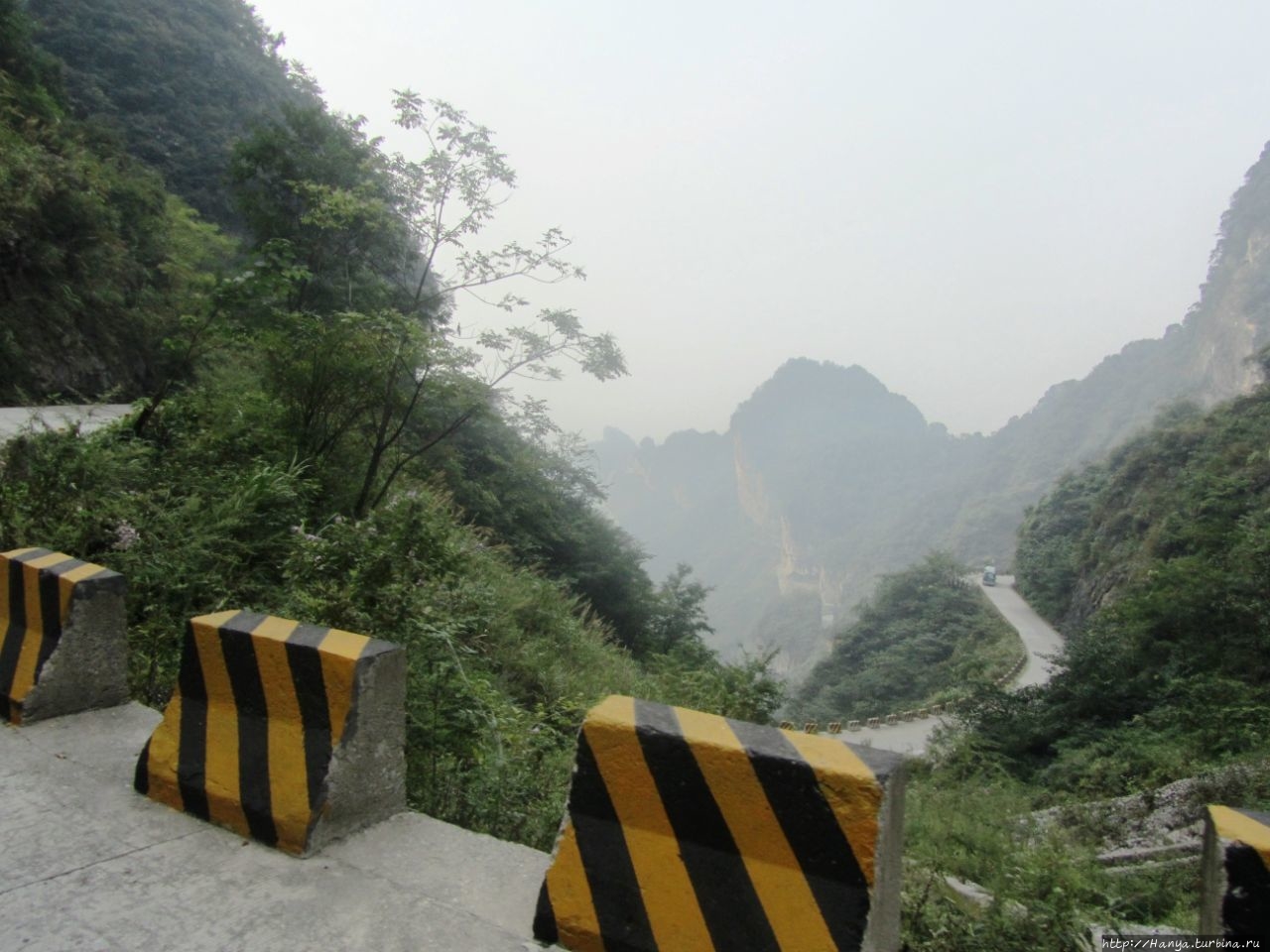 дорога Тунтянь, или Небесное шоссе Чжанцзяцзе Национальный Лесной Парк (Парк Аватар), Китай