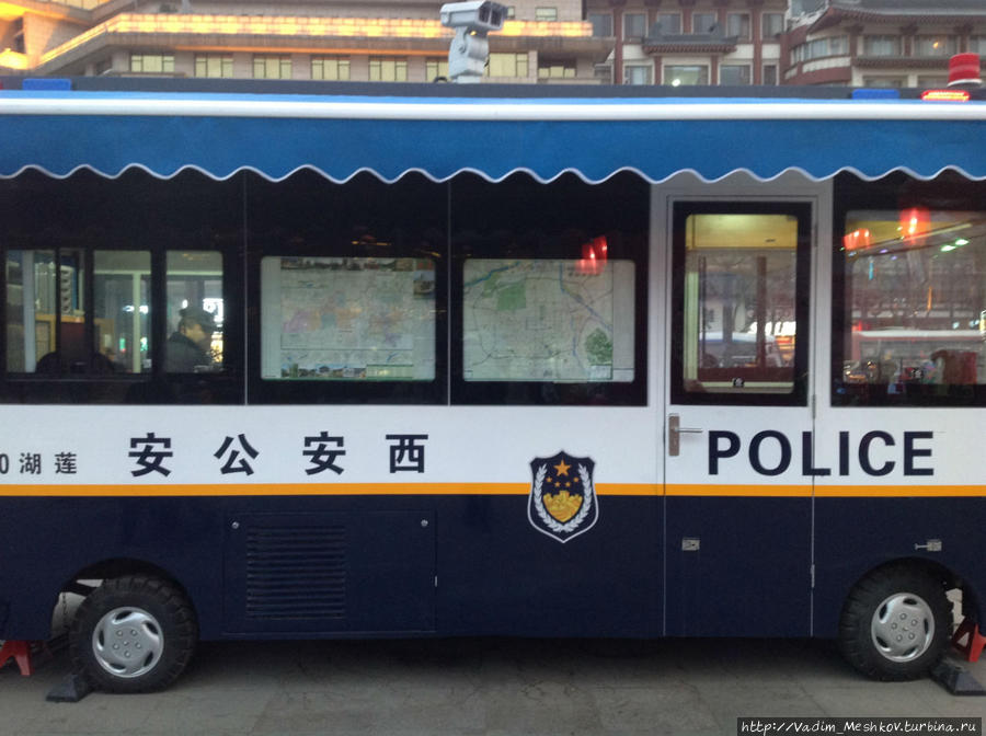 Полицейский автобус. Сиань, Китай