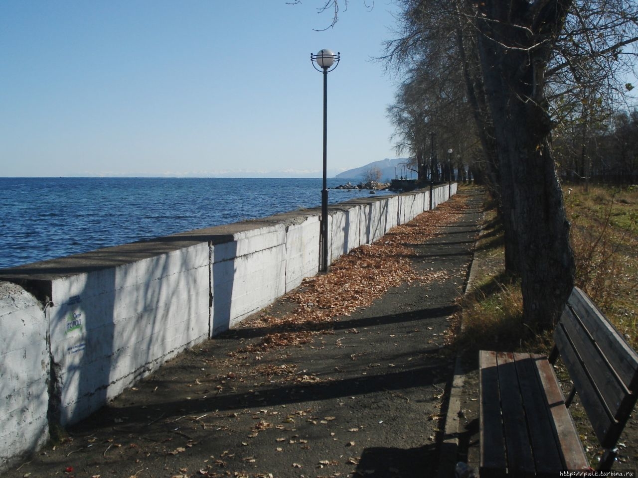 По Набережной тоже стоит По Набережной тоже стоит