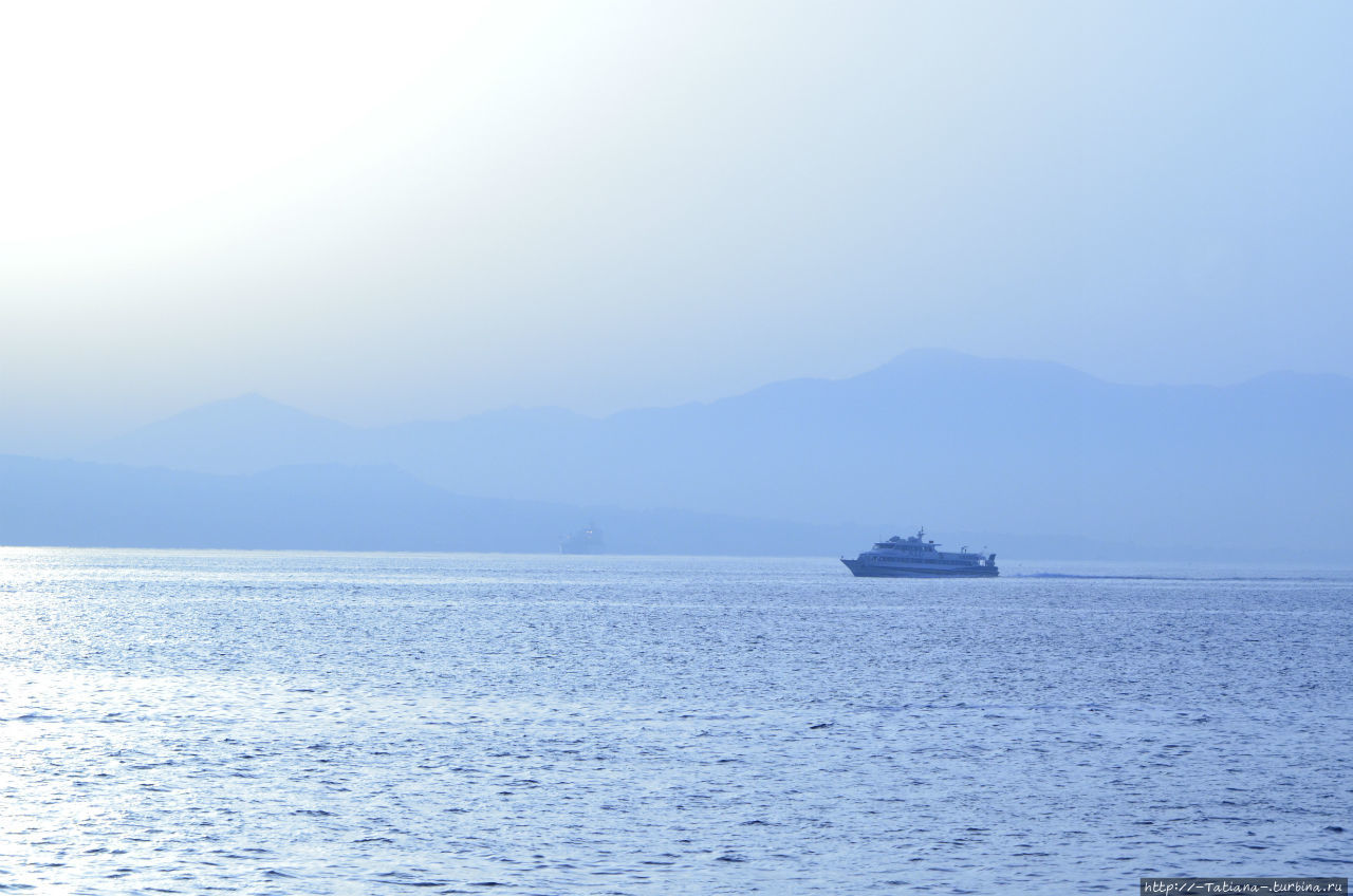 Из Неаполя в бурное море Неаполь, Италия