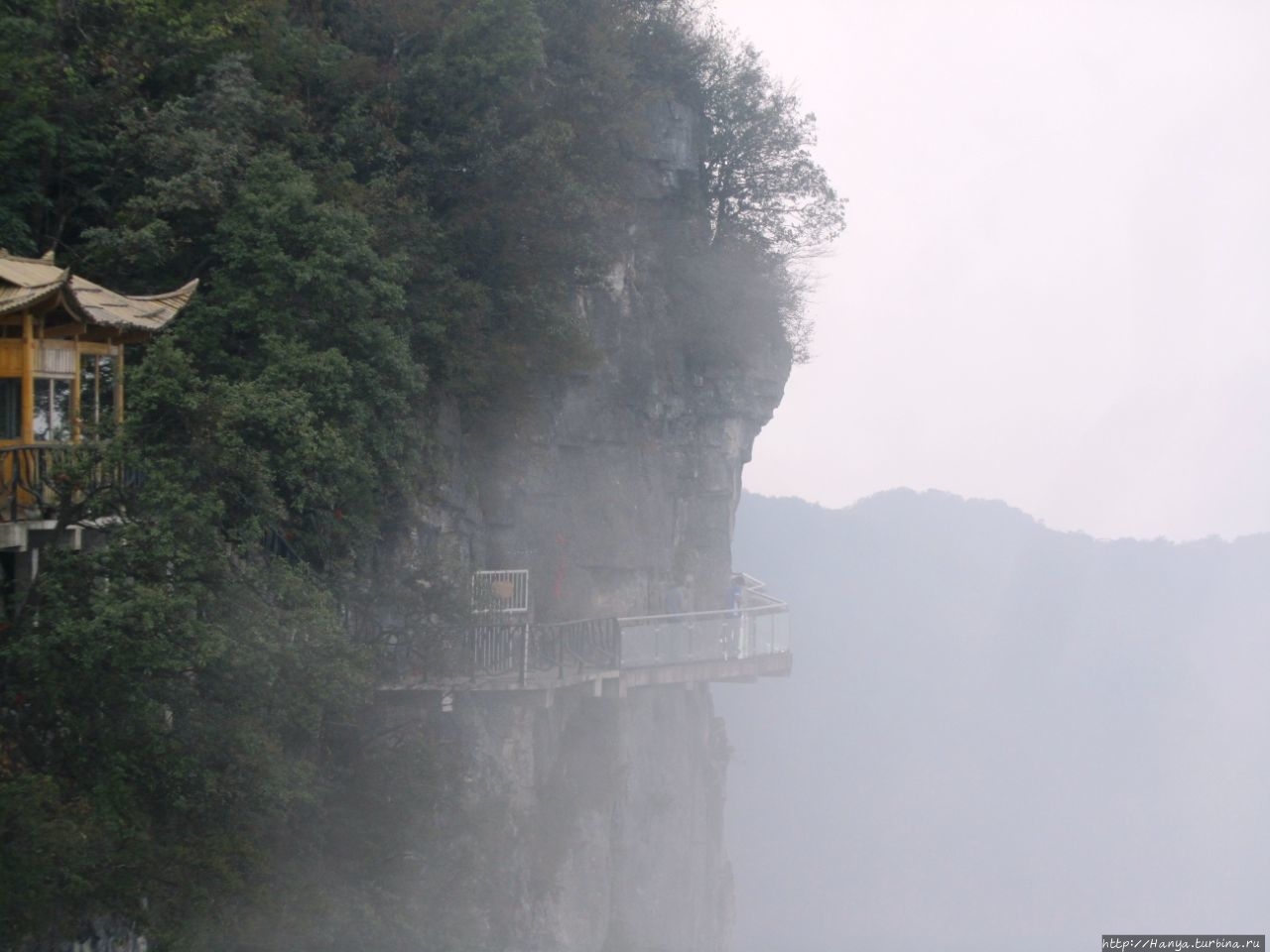 Стеклянная Небесная Тропа Чжанцзяцзе Национальный Лесной Парк (Парк Аватар), Китай