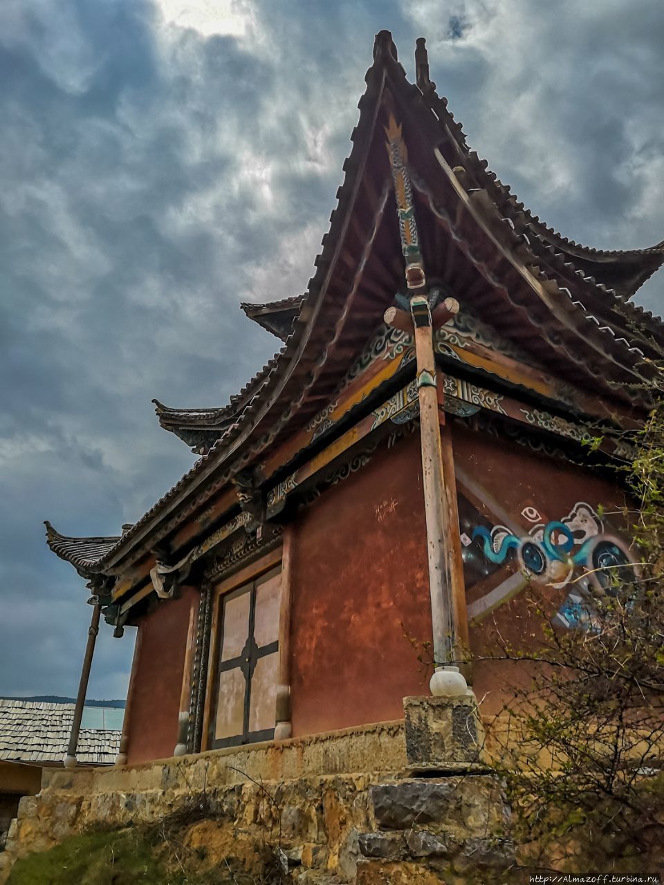 Храм Тысячи Куриц Шангри-Ла, Китай