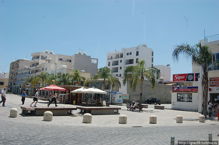 Площадь Эрму Ларнака, Кипр