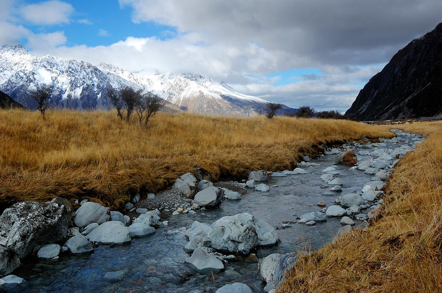 В долине у деревни Mt Cook Аораки Маунт Кук Национальный Парк, Новая Зеландия