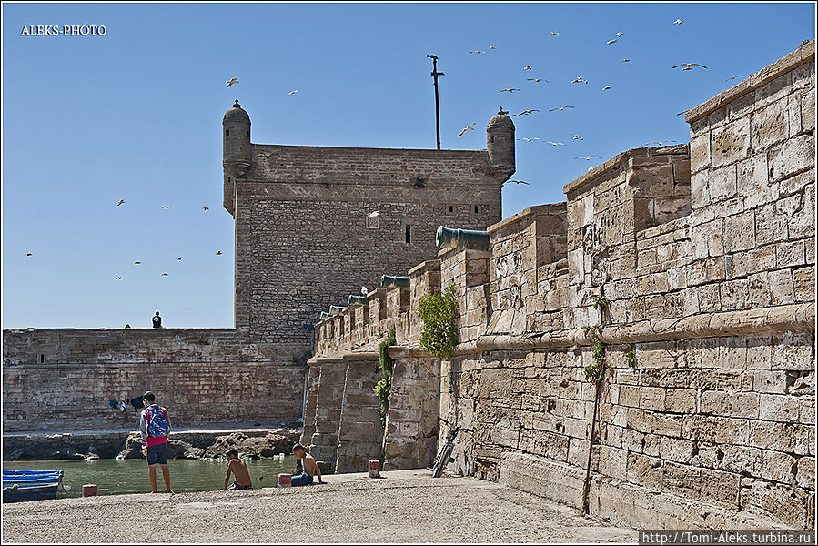 Во всяком случае, — крепостями...
*