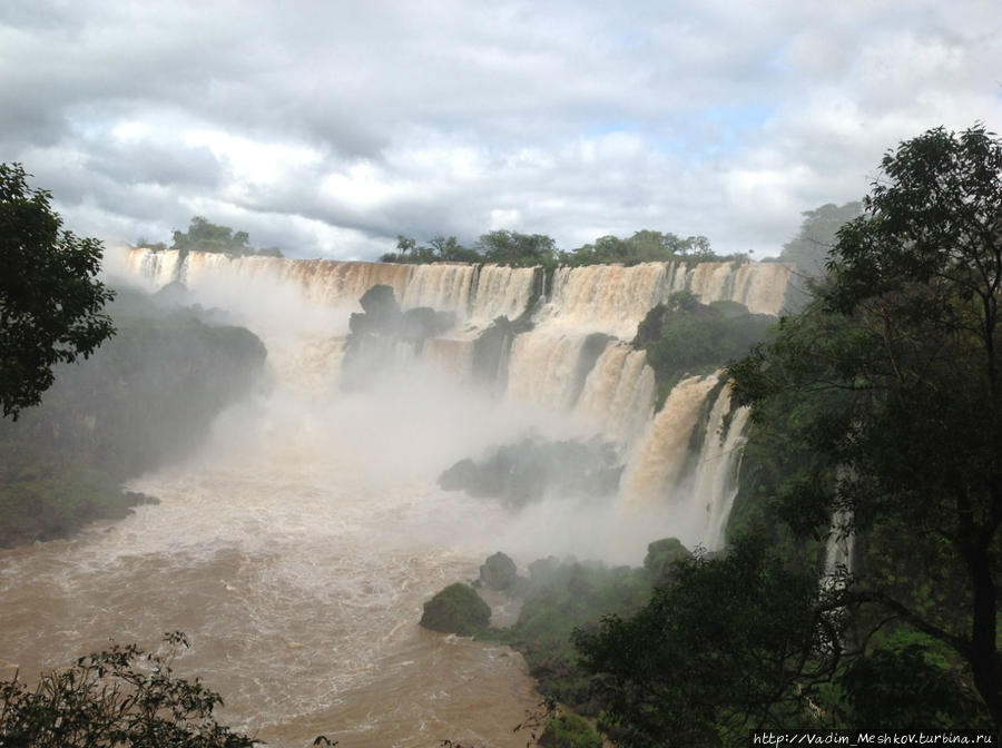 На аргентинской стороне водопадов Игуасу. Игуасу национальный парк (Аргентина), Аргентина
