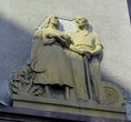 Мне ну очень нравится скульптура Веры Мухиной Рабочий и колхозница! В Братиславе мимо подобного я пройти не смогла. Увы, не знаю названия, но автор  — известный скульптор Роберт Кухмайер.