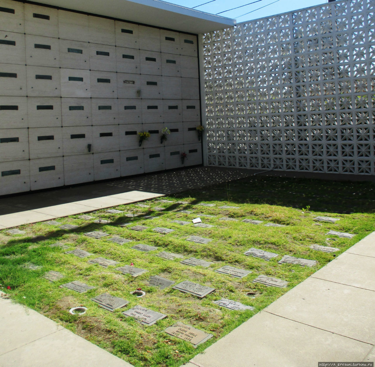 Кладбище и парк Valhalla Memorial Park Cemetery Лос-Анжелес, CША