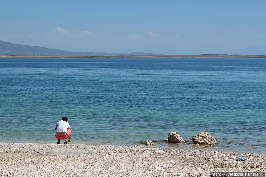 На берегу пустынного озера Ван Восточная Анатолия, Турция