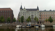 Набережная Хельсинки, где стоят частные кораблики и лодки — очень напомнила мне Стокгольм.