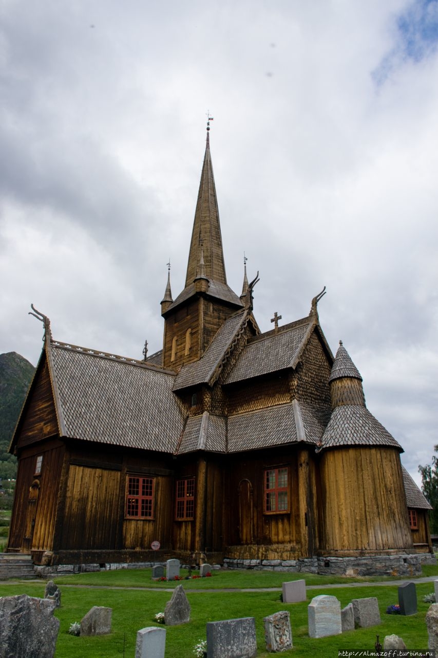 Деревянная церковь XII века Лом, Норвегия