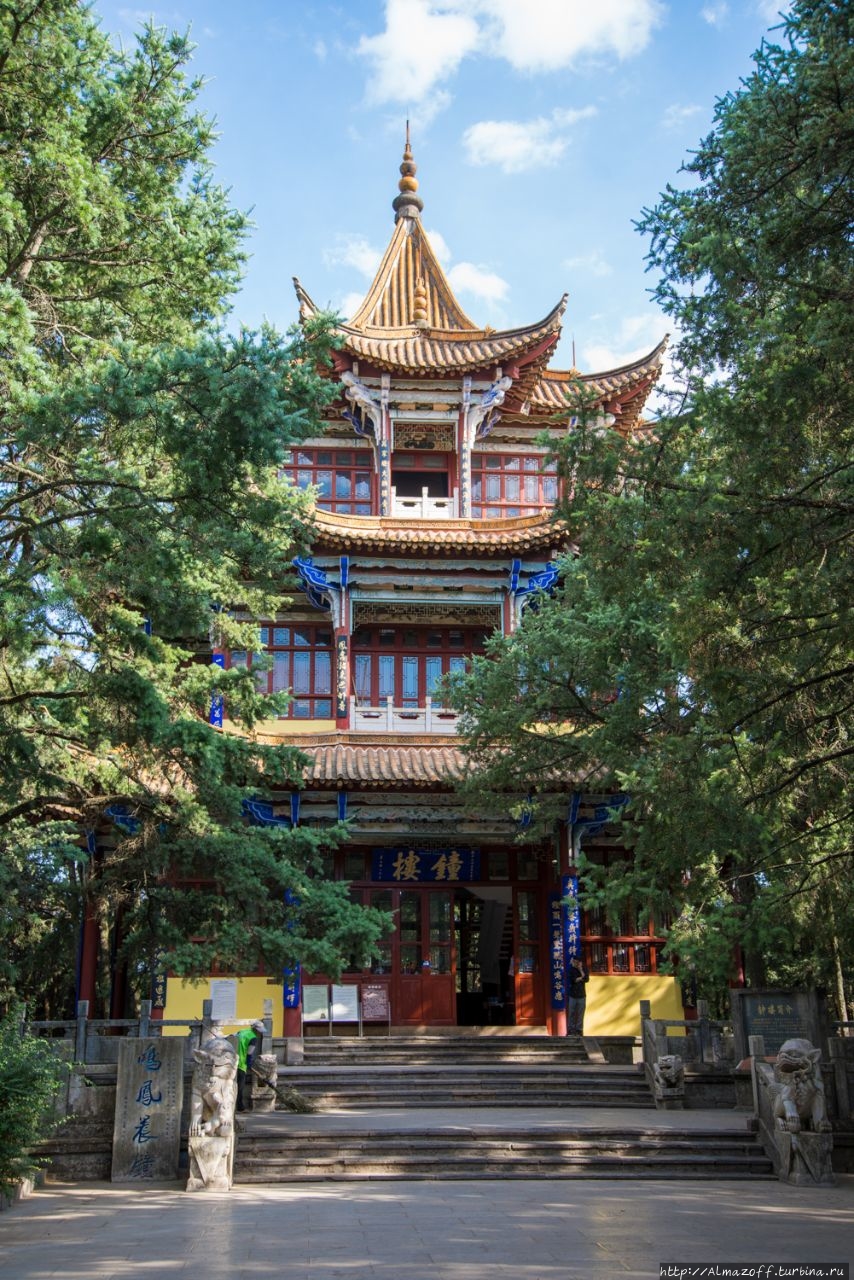 Золотой Храм Куньмин, Китай