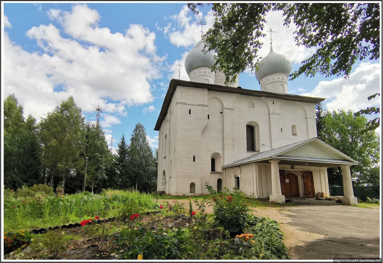 Успенский и Богоявленский храмы Белозерск, Россия