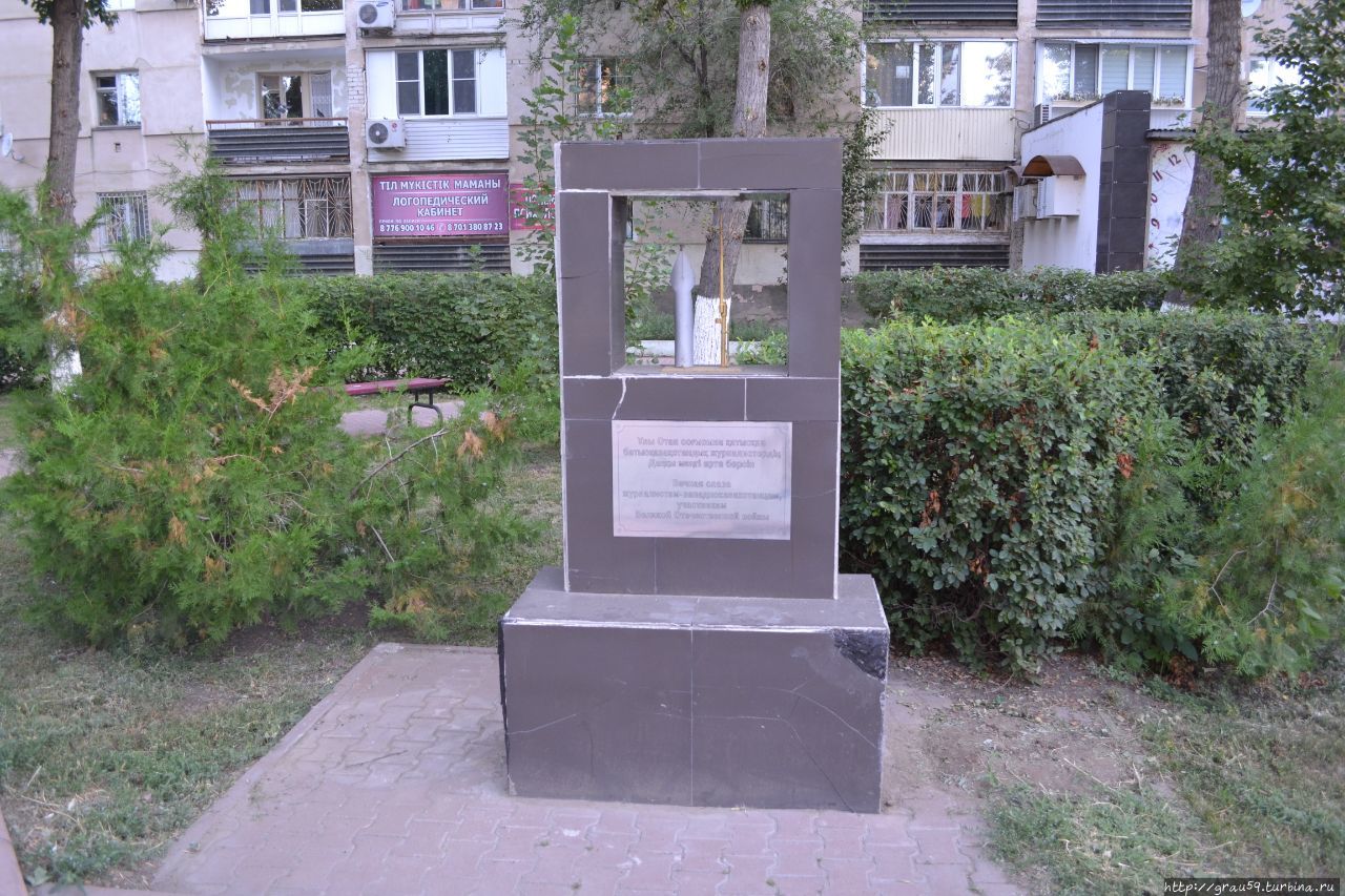 Памятник журналистам — участникам ВОВ Уральск, Казахстан